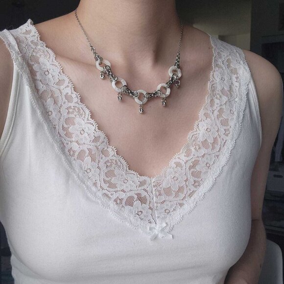 Mother-of-pearl and silver medieval princess chain mail necklace - Picture 5 of 9